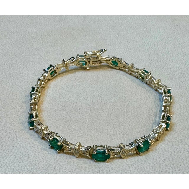 5 Carat Emerald Tennis Bracelet 14 Karat Yellow Gold, 6.5 Inch For Sale - Image 4 of 18