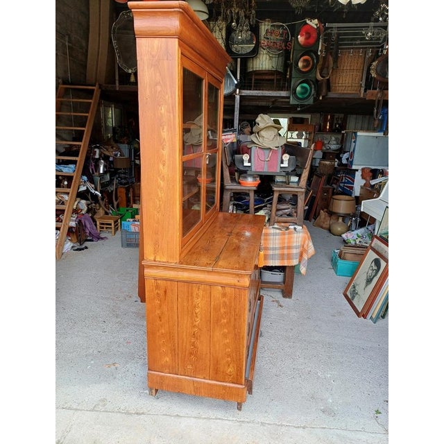 19th Century Glass-Topped Chest of Drawers For Sale - Image 10 of 13