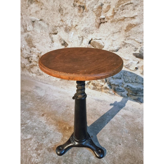 1930s Vintage Industrial Adjustable Swivel Stool with Cast Iron Base and Beech Plywood Seat from Singer, 1950s For Sale - Image 5 of 11