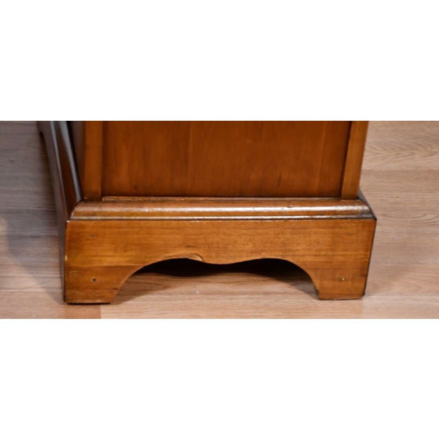 Brown 1930s Pair of English Cedar Wood Nightstands Bedside Tables For Sale - Image 8 of 18