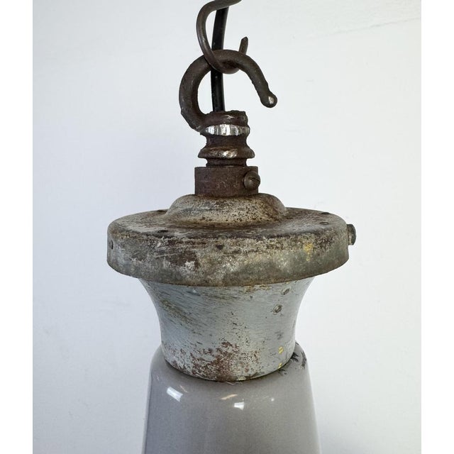 1960s Large British Industrial Grey Enamel Factory Pendant Lamp from Benjamin, 1960s For Sale - Image 5 of 18
