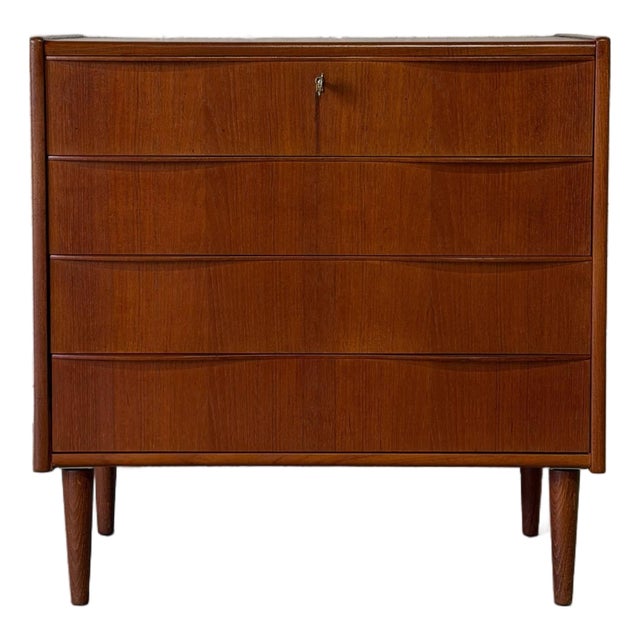 Teak 4-Drawer Dresser With Raised Edges and Sculpted Pulls Danish Mid-Century Modern 1960s For Sale