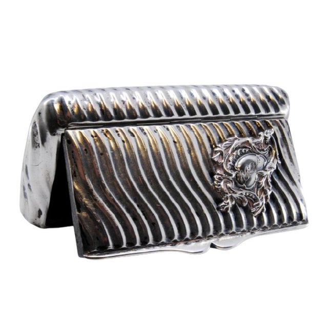 Wavy-Shaped Silver Snuff Box with Monogram Medallion Lid For Sale - Image 10 of 10