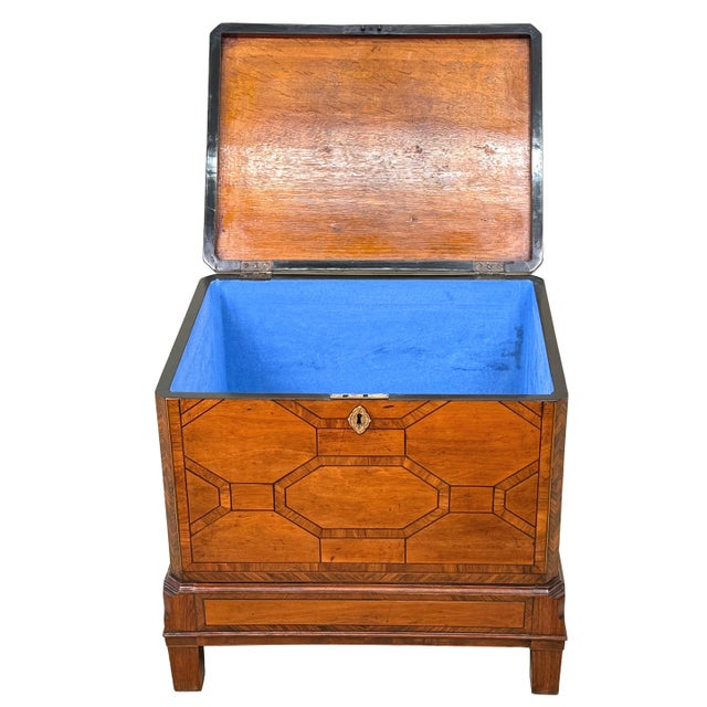 Brown 18th Century George II Satinwood and Kingwood Cellarette Box, 1755 For Sale - Image 8 of 15