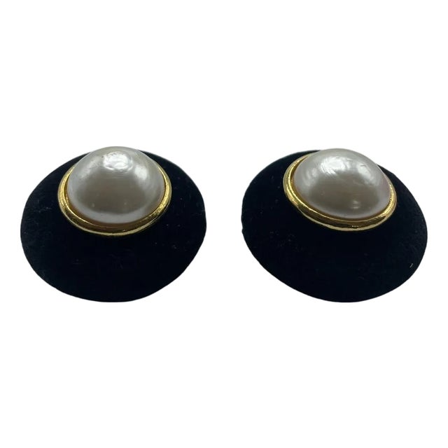 Chanel Vintage Velvet Clip-on Earrings For Sale