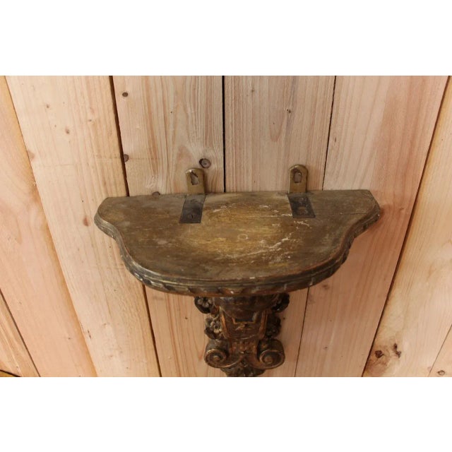 Large wall console in golden wood from the 18th century, well pegged on the plateau In very good shape