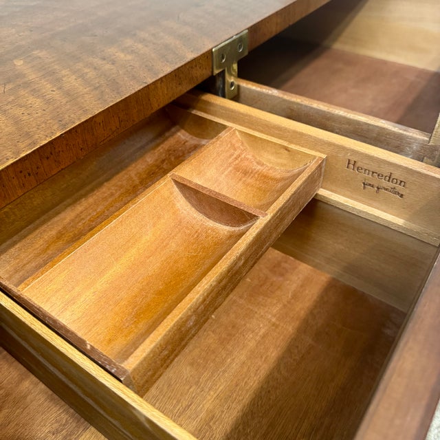 1970s 1970s Henredon Campaign Chest – Tiger Figured Top, Brass Accents For Sale - Image 5 of 11