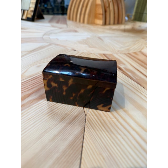 Modern Tortoiseshell-Pattern Lacquered Dome-Top Trinket Box For Sale - Image 3 of 6