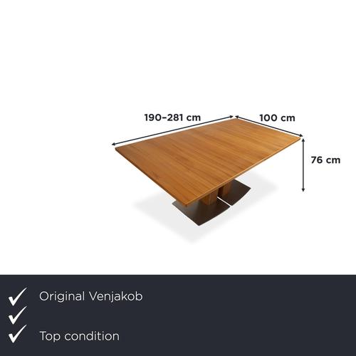 Here you get a solid wood dining table from the German manufacturer Venjakob, which instantly enhances any dining room and...