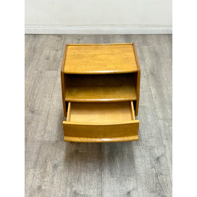 Mid-Century Modern 1950s Pair of Mid Century Modern Nightstands For Sale - Image 3 of 12