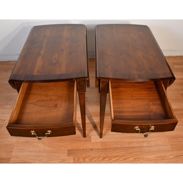 1950s English Hepplewhite Birdseye Maple Banded Walnut Pembroke Drop Leaf Tables For Sale - Image 10 of 18