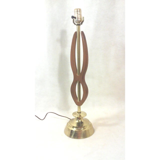 Mid-Century Modern 1950s Sculptural Walnut Table Lamp For Sale - Image 3 of 3
