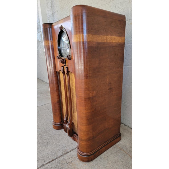 Art Deco Zenith Console Radio Model 9-S-262 Circa. 1938 For Sale - Image 3 of 16