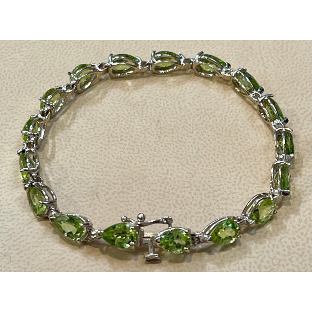 15 Carat Genuine Natural Peridot & Diamond Tennis Bracelet 14 Karat White Gold For Sale In New York - Image 6 of 18