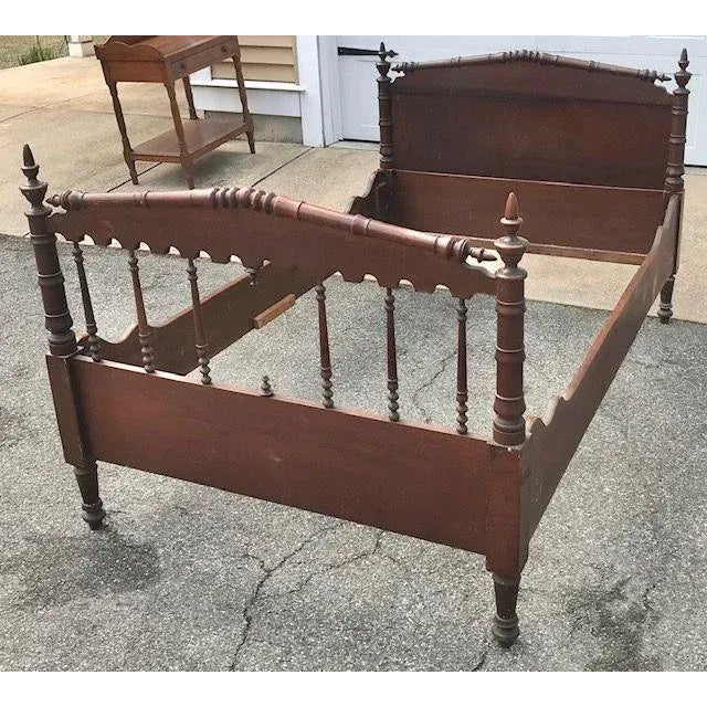 Mid 19th Century Victorian Walnut Bed For Sale - Image 4 of 9