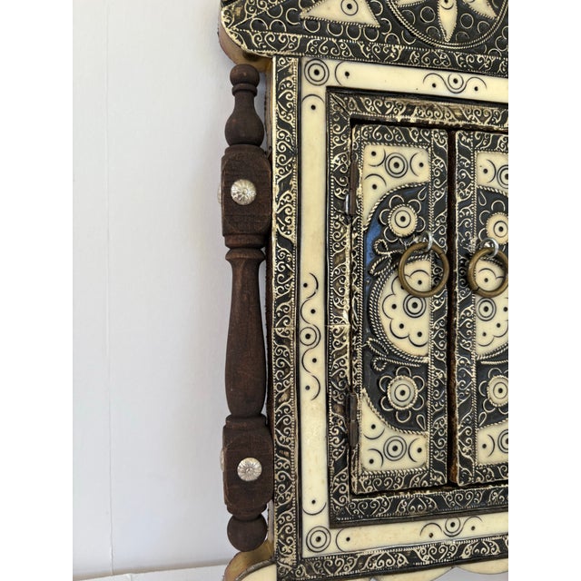 1970s 1970s Moroccan Handcrafted Camel Bone/Wood/Brass Inlay Mirror With Shutter Doors For Sale - Image 5 of 12