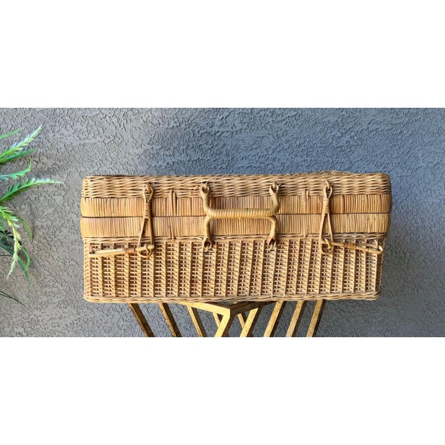 Excellent Pre-Owned Condition. Baskets of this nature were all the rage in the mid 20th to the late 20th-century! The...