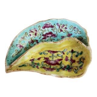 19th-Century Qing Dynasty Porcelain Treasure, Leaf-Shaped Divided Dish For Sale