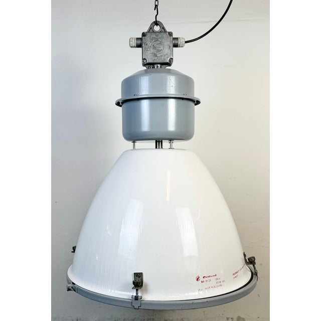 Large Industrial White Enamel Lamp with Clear Glass Cover from Elektrosvit, 1960s For Sale - Image 6 of 18