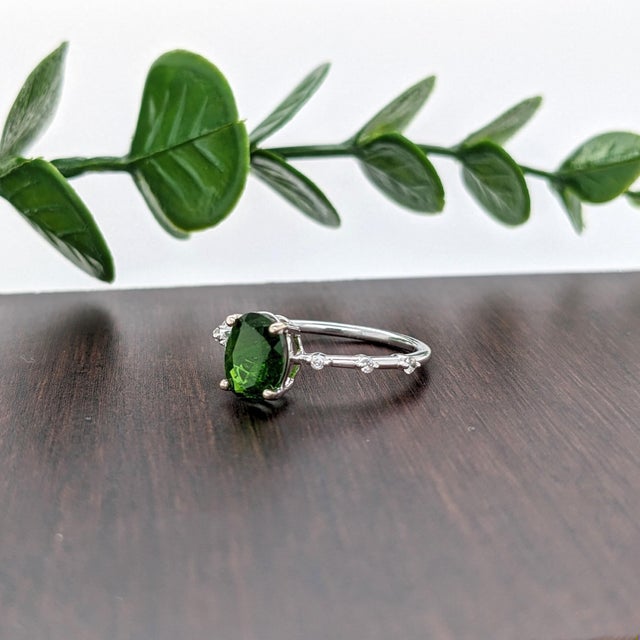 2020s 1.2Ct Tsavorite Garnet Ring With Earth Mined Diamonds: Solid 14k Gold, Oval, Size 6.75 For Sale - Image 5 of 7