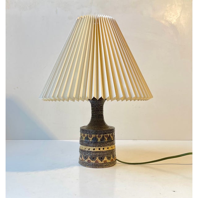 Scandinavian Brutalist Glazed Stoneware Table Lamp by Jette Hellerøe, 1970s For Sale - Image 10 of 10