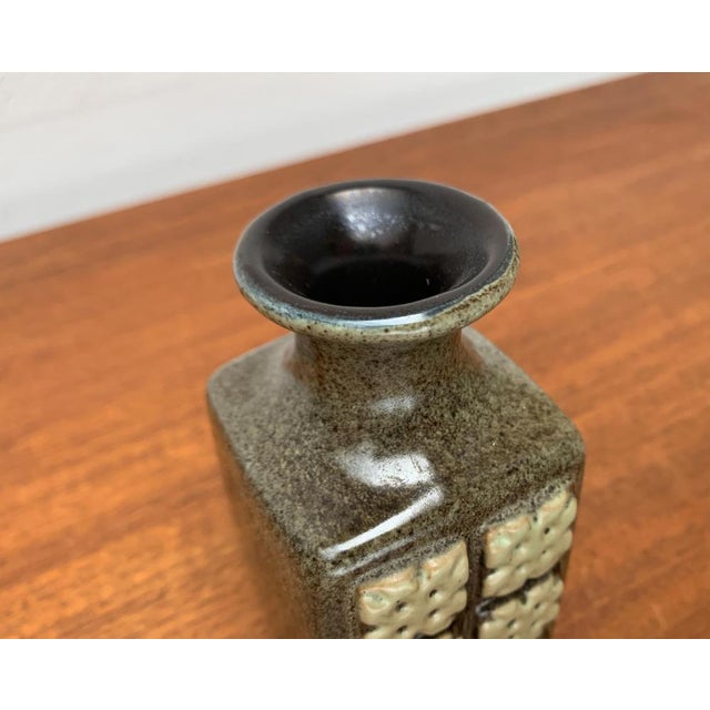 Small Mid-Century East German GDR Pottery Vase from VEB Haldensleben, 1960s For Sale - Image 4 of 17