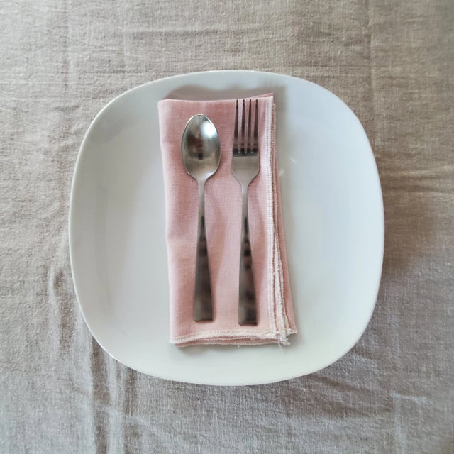 Pink Linen Napkins With White Overlock Stitch Edges - Set of 4 For Sale - Image 4 of 5
