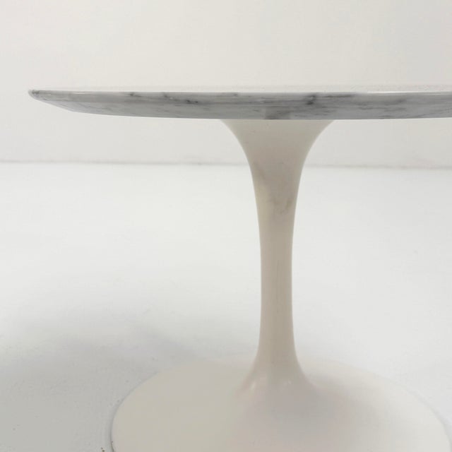 Eero Saarinen Low Tulip Side Table in Marble by Eero Saarinen for Knoll, 1970s For Sale - Image 4 of 8