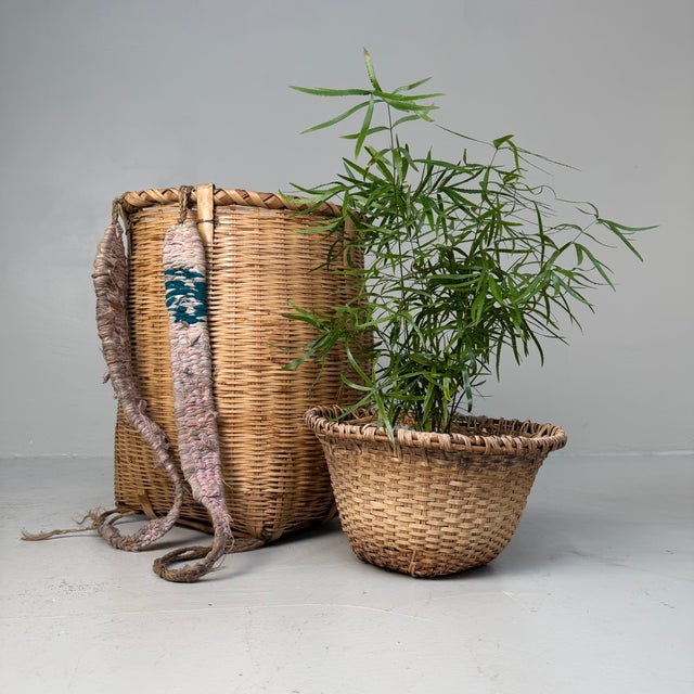 Mid-Century Modern Japanese Handwoven Bamboo Carrying Basket, 1960s For Sale - Image 3 of 9