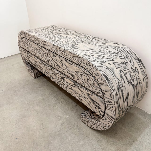 Vintage 1980s Postmodern Waterfall Dresser in Ettore Sottsass Alpi Veneer, Attributed For Sale - Image 10 of 11