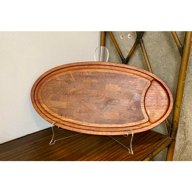 Beautifully crafted in a unique shape, this tray is both functional and decorative. Perfect for serving as a veggie dip...