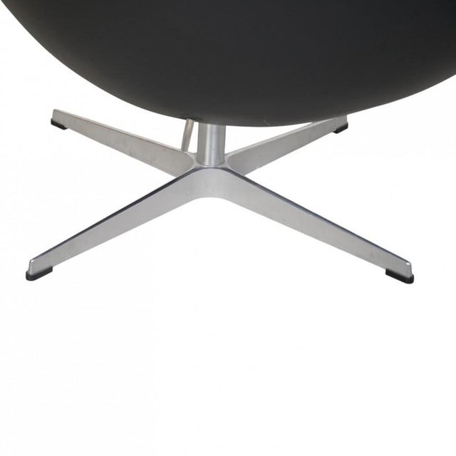 Egg Chair in Black Aura Leather by Arne Jacobsen, 2016 For Sale - Image 11 of 18