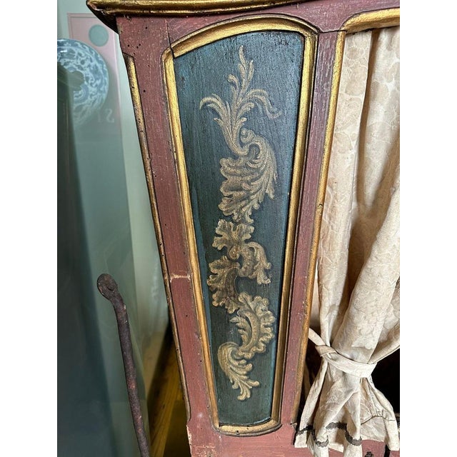18th Century Portuguese Sedan Chair For Sale - Image 13 of 18