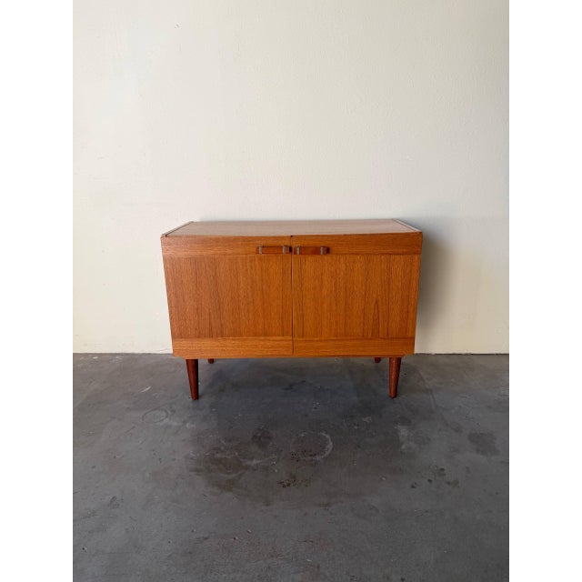 1960s Vintage Danish Teak Cabinet /Credenza – Mid-Century Modern Storage Console, 1960s For Sale - Image 5 of 7