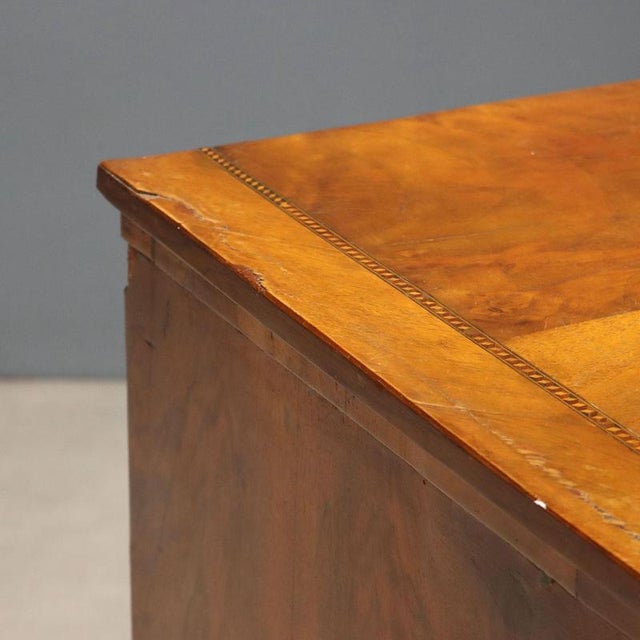 Early 20th Century Walnut Chest of Drawers with Central Inlay For Sale - Image 4 of 12