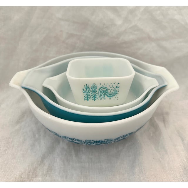 Vintage set of 4 Pyrex Serving Pieces, Turquoise Blue & Horizon Blue. Mix and max blue's and they look great together....