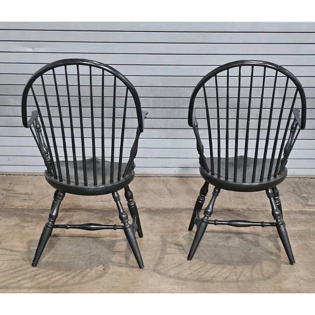 Wood Late 20th Century Share Pair of Rolf Holfer Continuous Windsor Arm Chairs Bench Made Dark Green Finish For Sale - Image 7 of 9