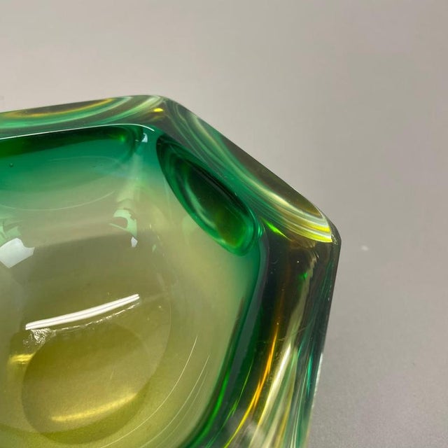 Murano Green Glass Sommerso Block Cube Ashtray from Flavio Poli, Italy, 1970s For Sale - Image 12 of 18
