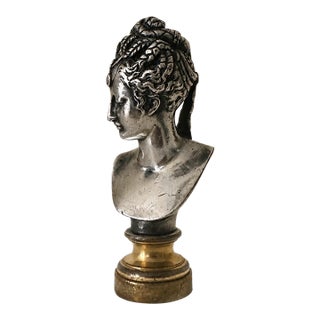 Barbedienne, Paris - Circa 1880. The Goddess Seals the Letter For Sale