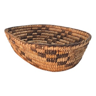 Tohono O’odham Papago Oval Coiled Basket Tray With Coyote Track Motif 8" For Sale