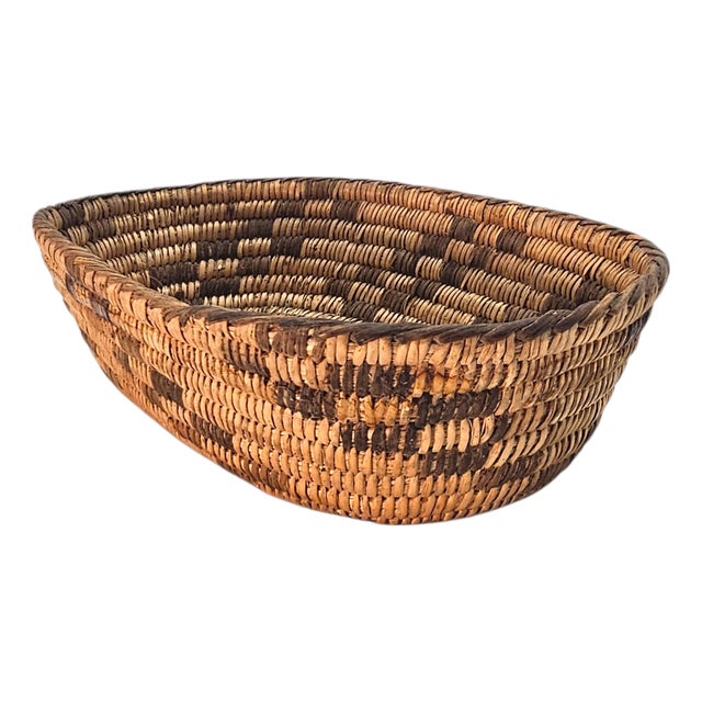 Tohono O’odham Papago Oval Coiled Basket Tray With Coyote Track Motif 8" For Sale