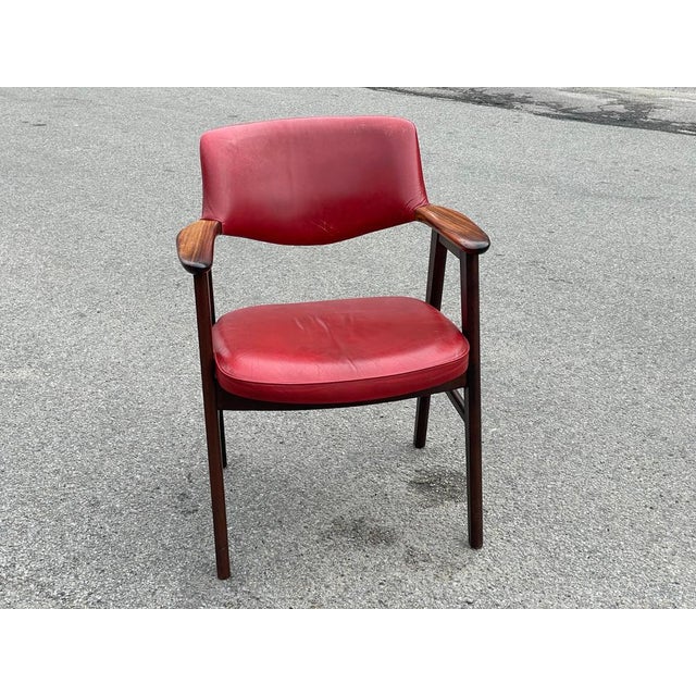 Elbow Armchair in Original Red Leather by Erik Kirkegaard for Hong Möbelfabrik, 1965 For Sale - Image 11 of 15