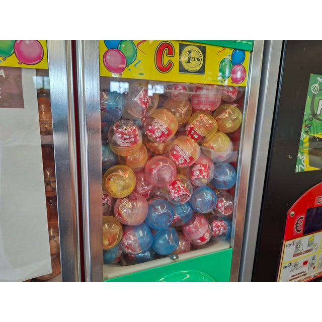 Professional Sammy Prize Party Vending Machine with 8 Stations, 1980s For Sale - Image 15 of 18