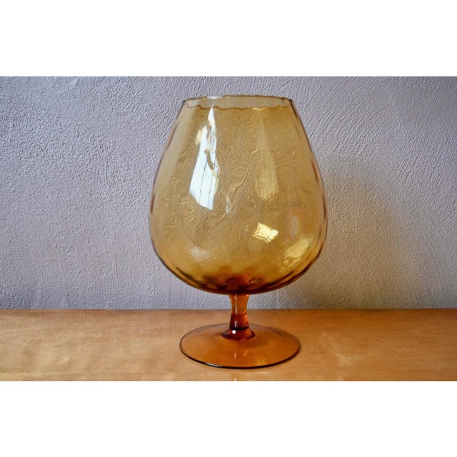 This large Empoli glass bowl boasts generous dimensions and beautiful shapes. Like a large drinking glass or a wide...