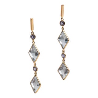 1990s Pair of Aquamarine and 18K Gold Dangle Chandelier Earrings For Sale