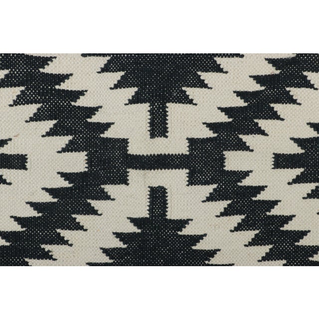 Contemporary Rug & Kilim’s Contemporary Gift-Sized Flatweave Rug With Medallions in Black & Beige For Sale - Image 3 of 7