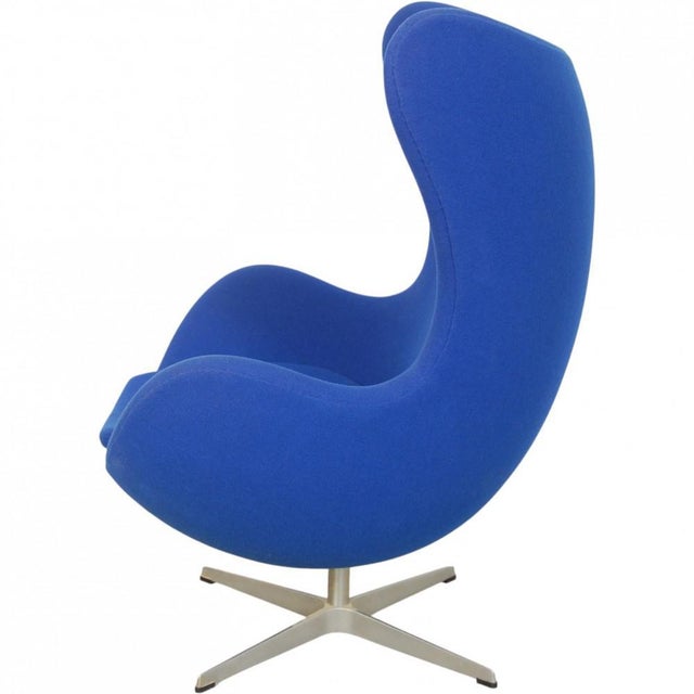 Egg Chair in Blue Fabric by Arne Jacobsen, 2000 For Sale - Image 10 of 13