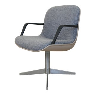 Steelcase Mid-Century Modern Swivel Chair For Sale