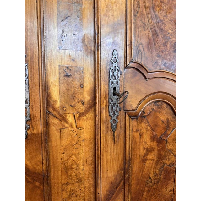 Louis XV Two-Part Bressan Buffet in Walnut and Elm For Sale - Image 6 of 10