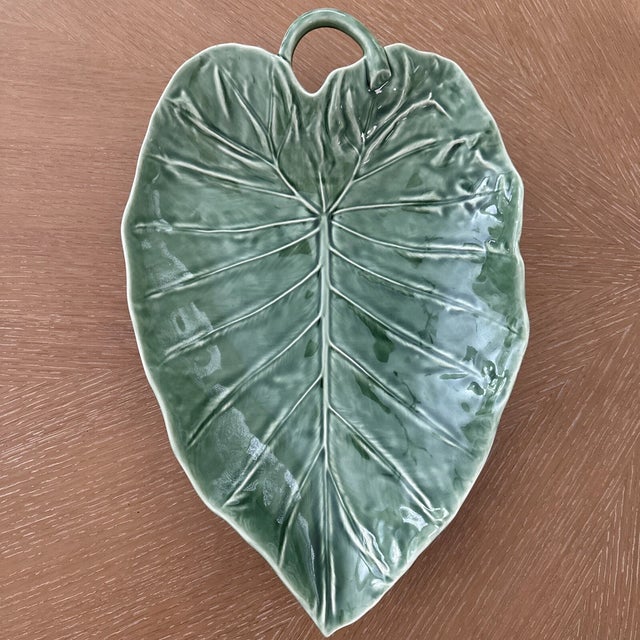 Mid-Century Modern Vintage Bordallo Pinheiro Portugal Majiloca Green Leaf Serving Dishes - Set of 2 For Sale - Image 3 of 5